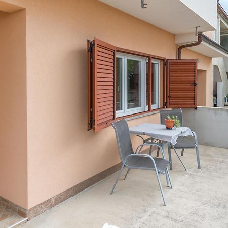 Studio Apartment Nin Bagian luar foto