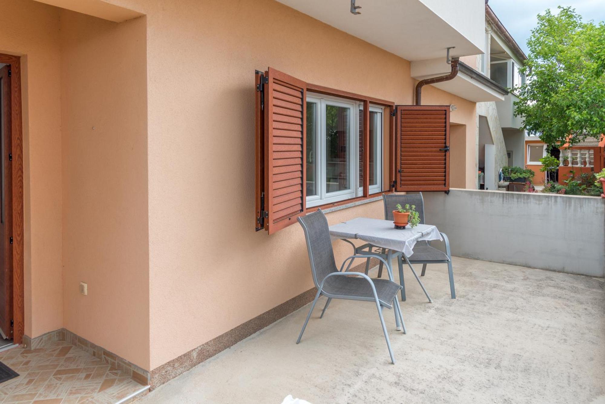 Studio Apartment Nin Bagian luar foto