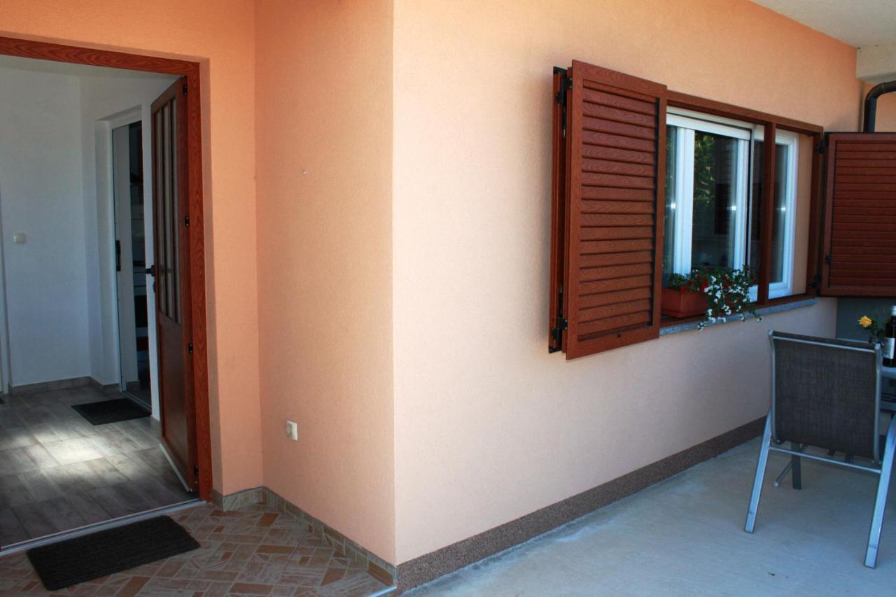 Studio Apartment Nin Bagian luar foto